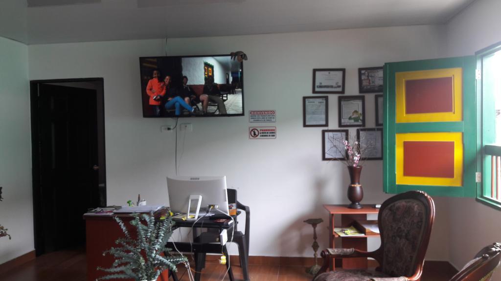 Hostal Casa De Los Taitas Саленто Экстерьер фото